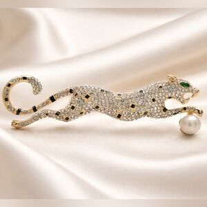 Panthere Pearl Gold Crystal Leopard Brooch